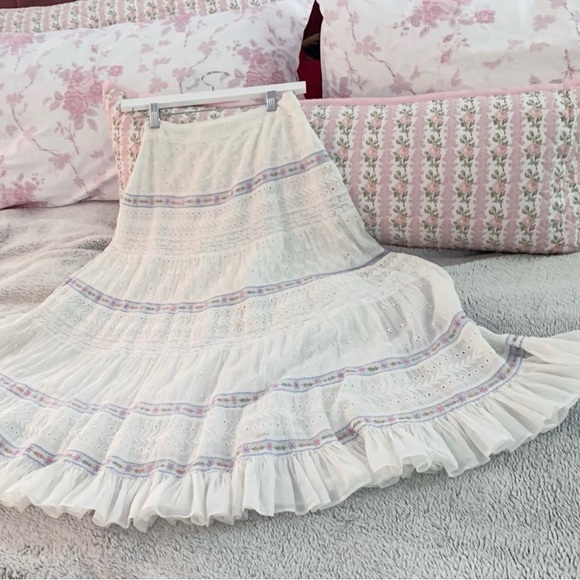 LoveShackFancy Set: Eyelet Top and matching Skirt w/ Floral Embroidery Trim - Picture 6 of 8